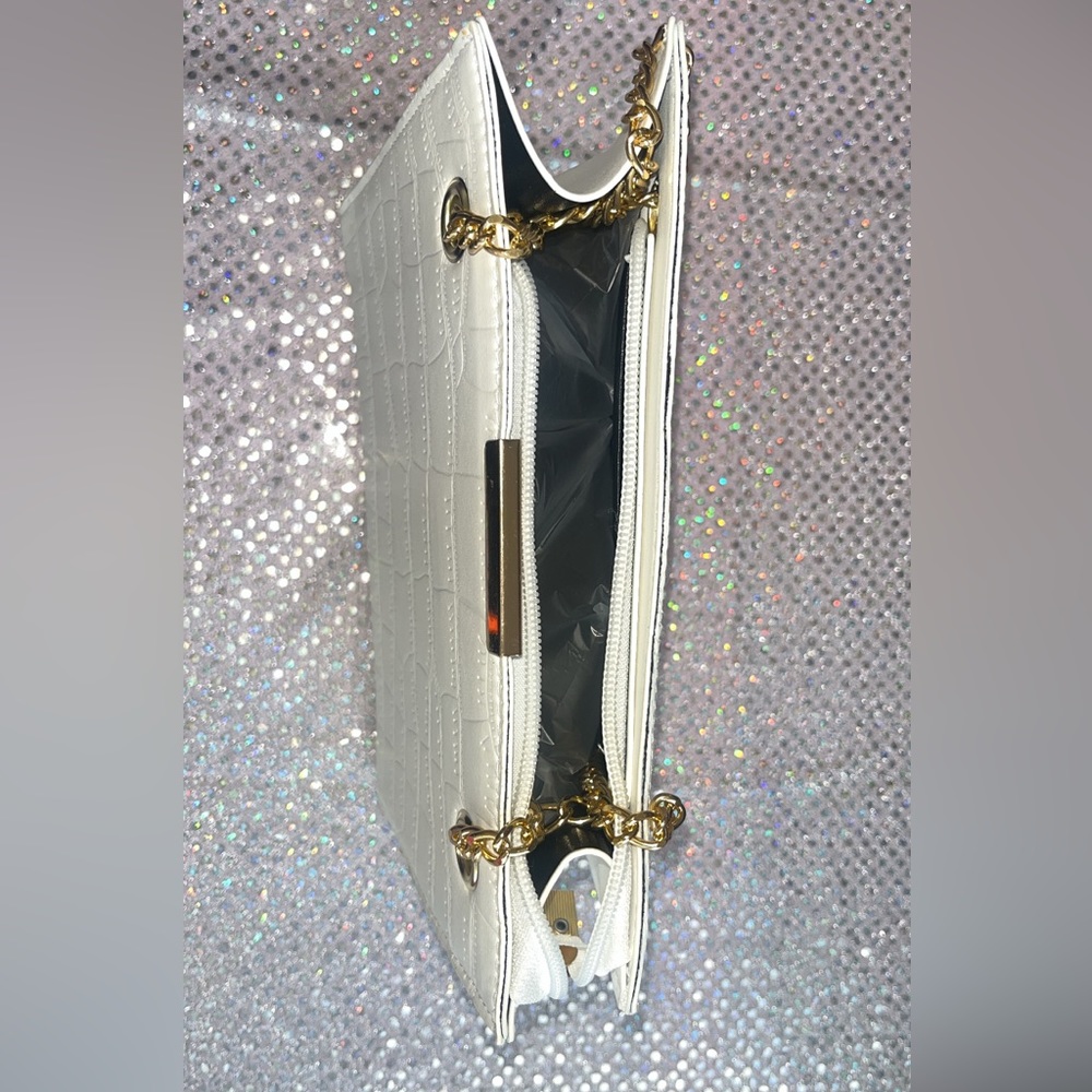 Handbags - Picture 3 of 6